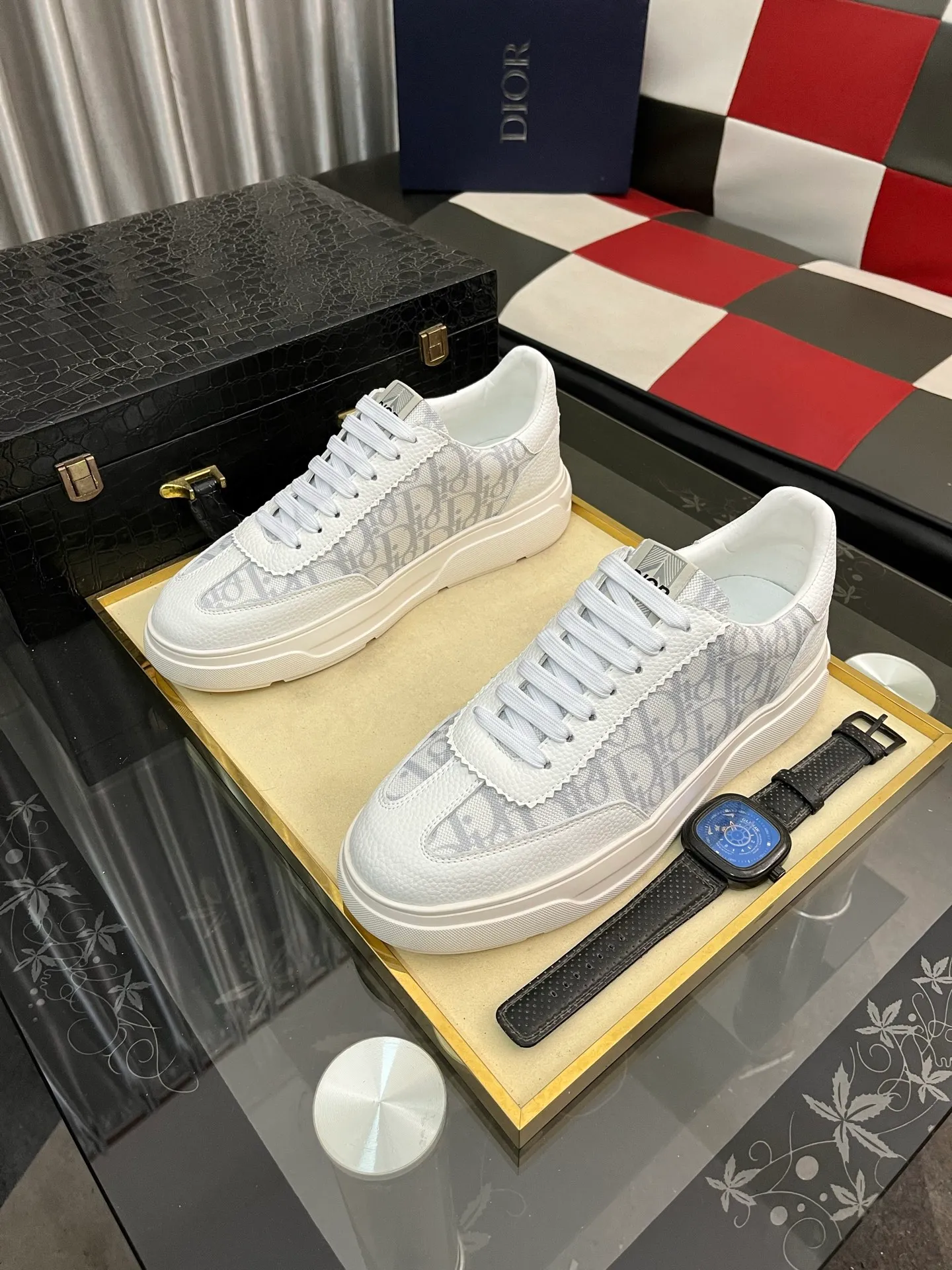 Men's shoes💰: 420⌚️⌚️[Dior] Dior's new men's genuine leather casual shoes, the highest version on the market, any comparison is welcome🆚! The original leather has excellent texture and is super high-end! Fetal sheep net lining imported from Italy, removable pad! Luxurious materials and fine workmanship, highly recommended! Code number: 38-444⃣️Color optional